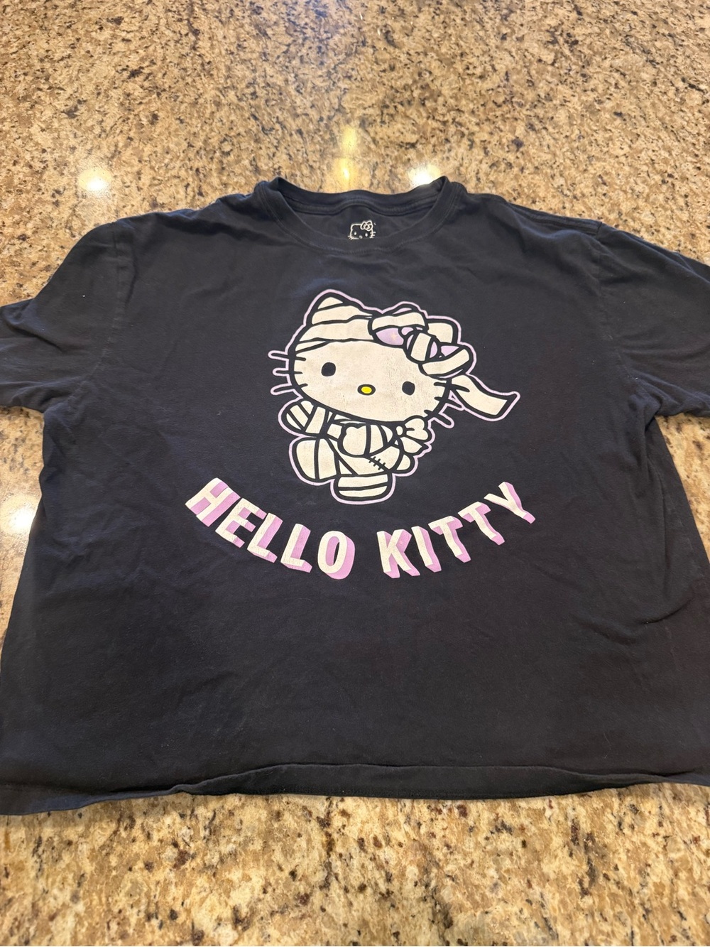 Sz L Hello Kitty Mummy Halloween Tee